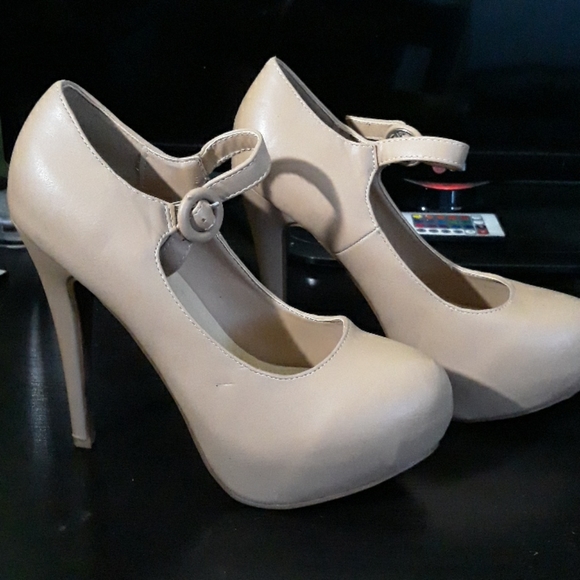 Heels - Picture 1 of 1